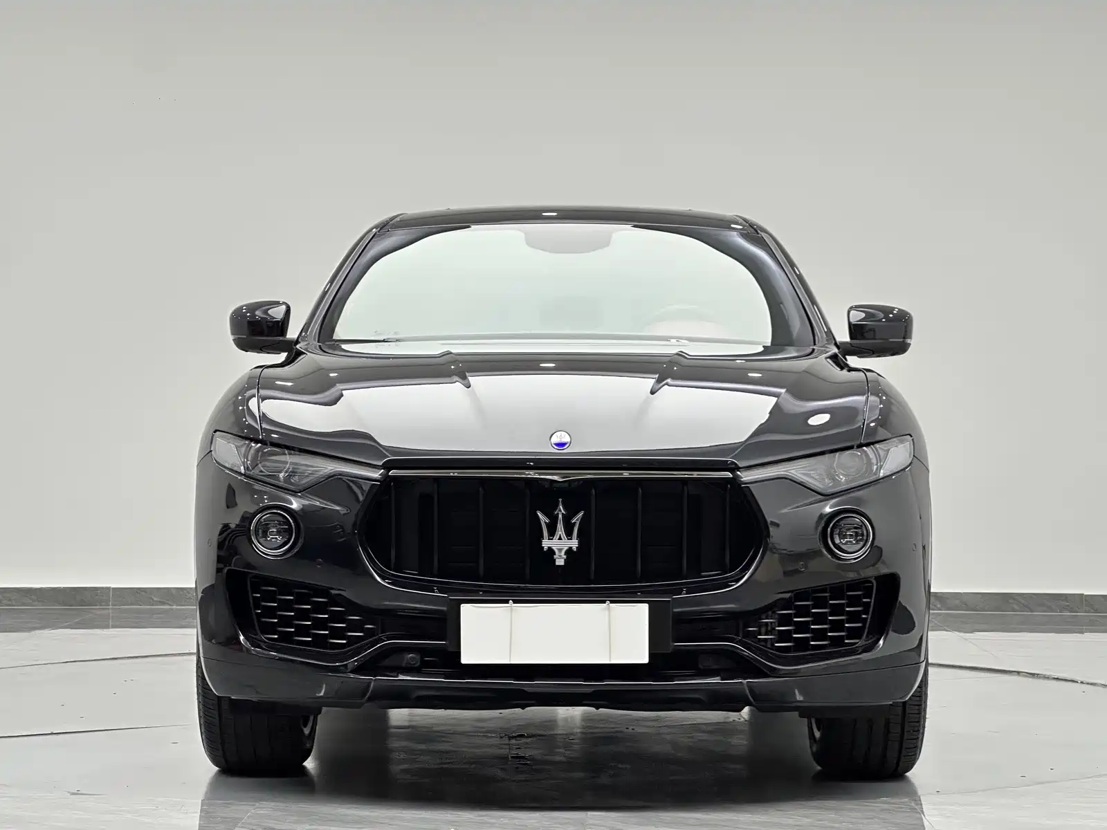 Photo 2 - Maserati Levante