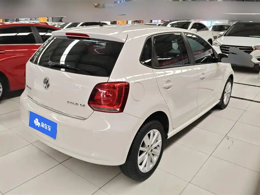 Volkswagen Polo 2013 1.6L Automatic Luxury Edition фото 3