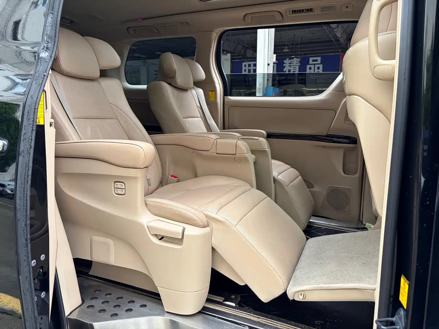Toyota Alphard 2012 3.5L Luxury Edition фото 10