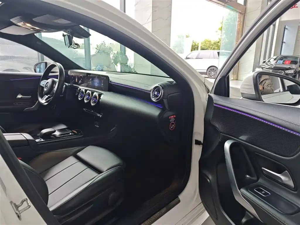 Mercedes-Benz A-Class 2022 A 200 L Sport Sedan Dynamic фото 2