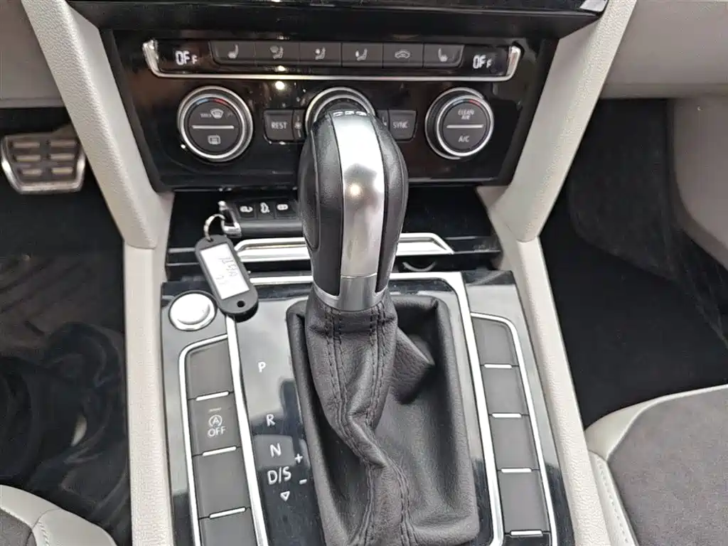 Volkswagen FAW-Volkswagen CC 2019 330TSI Elegance Edition China VI фото 14
