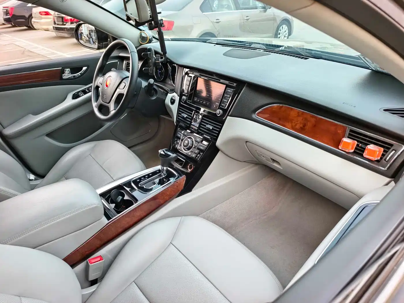 Hongqi H7 фото 17