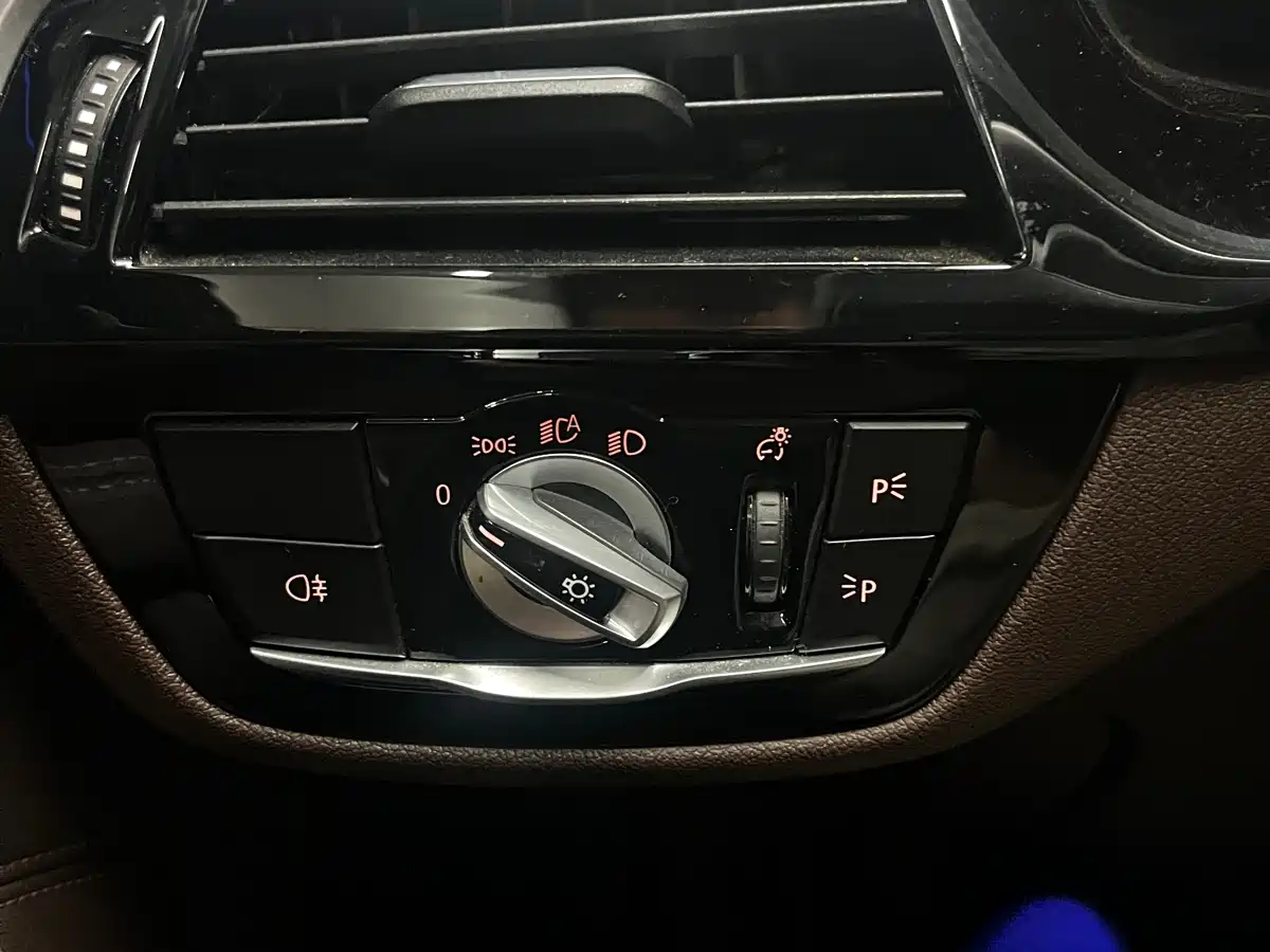 BMW 5 Series 2022 530Li xDrive M Sport Package фото 11