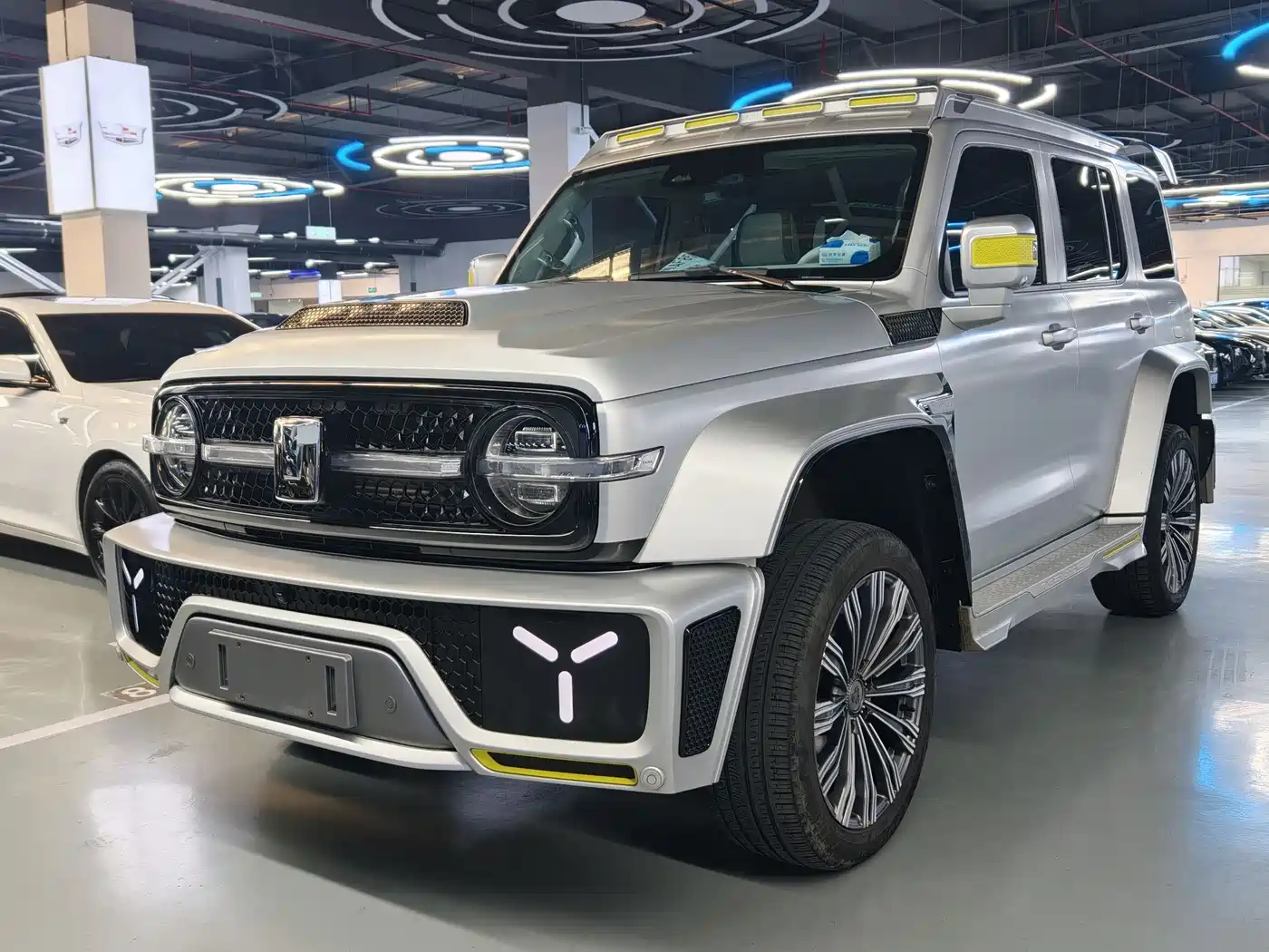 TANK CO CREATION TANK 300