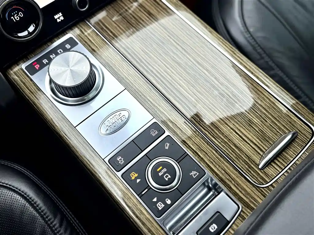 Land Rover Range Rover 2018 3.0 SC V6 Vogue SE Genesis Extended Edition фото 12