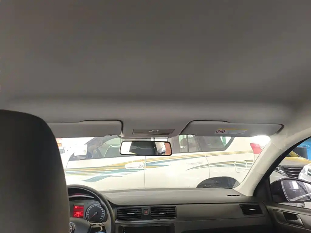 VOLKSWAGEN SANTANA