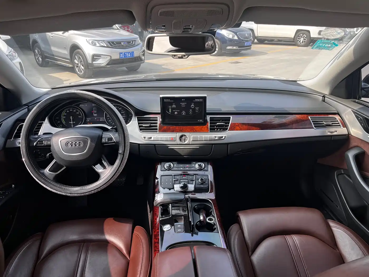 Фото 8 - Audi A8