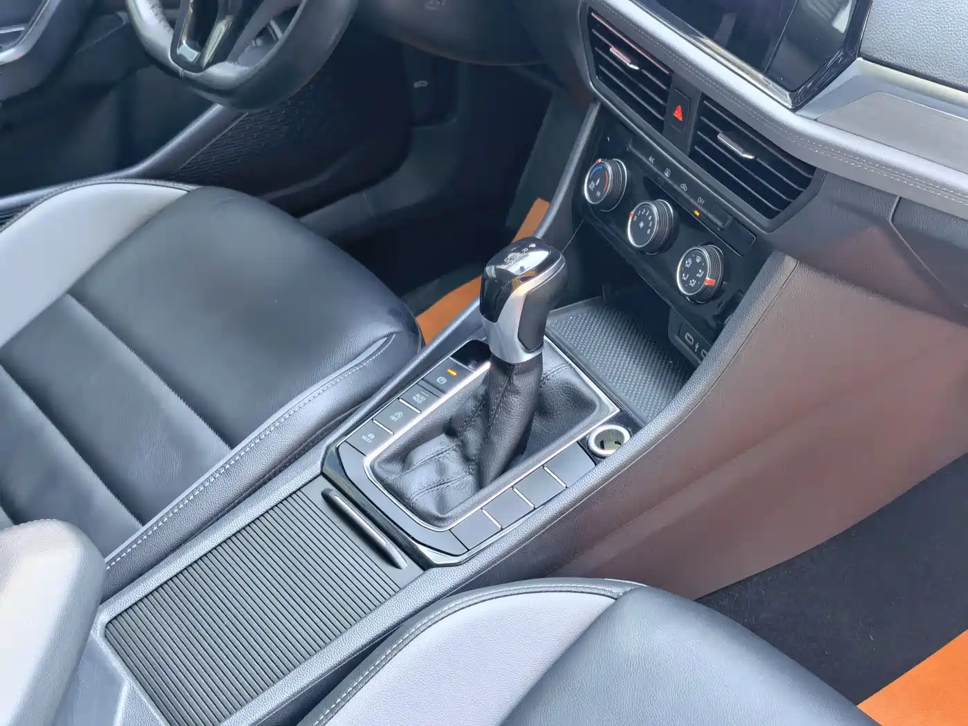 Volkswagen Sagitar 2022 280TSI DSG Surpassing Edition фото 12