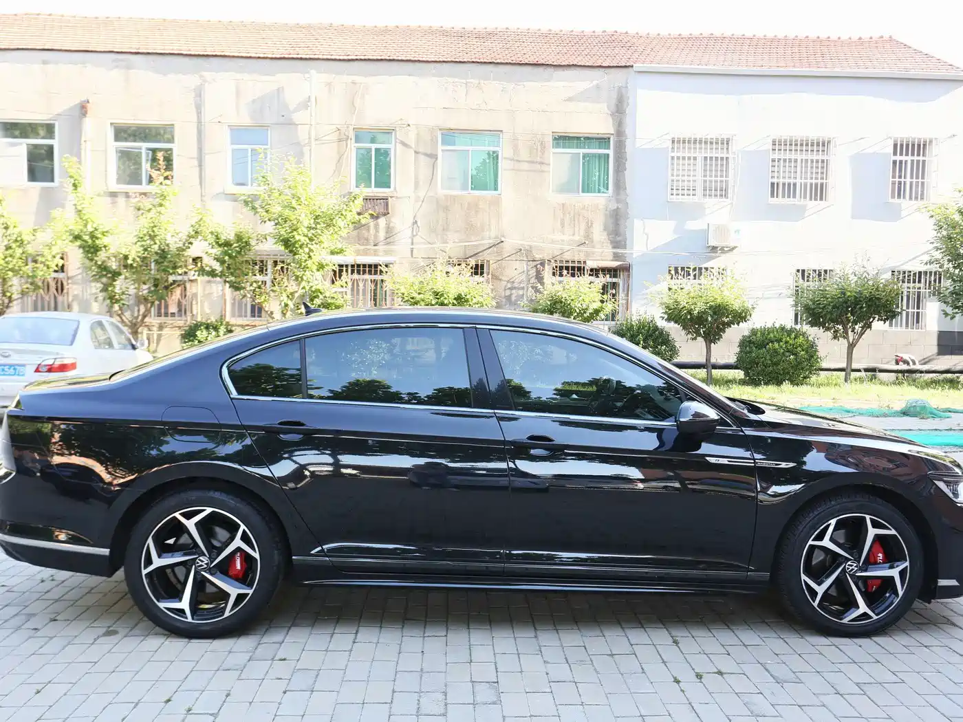 Volkswagen Magotan 2023 Model 2 Million Commemorative Edition 330TSI DSG Luxury фото 4