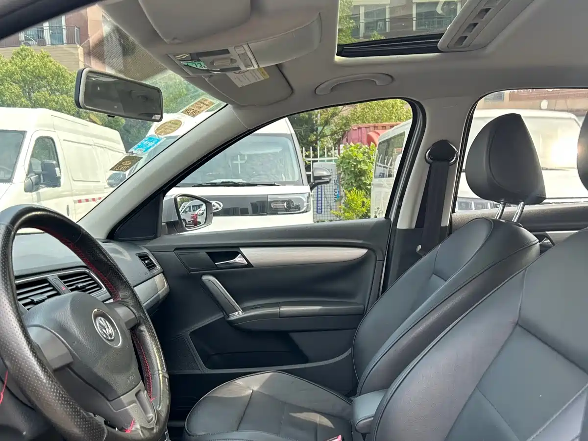 Volkswagen Lavida 2013 Facelift Classic 1.6L Automatic Comfort фото 8