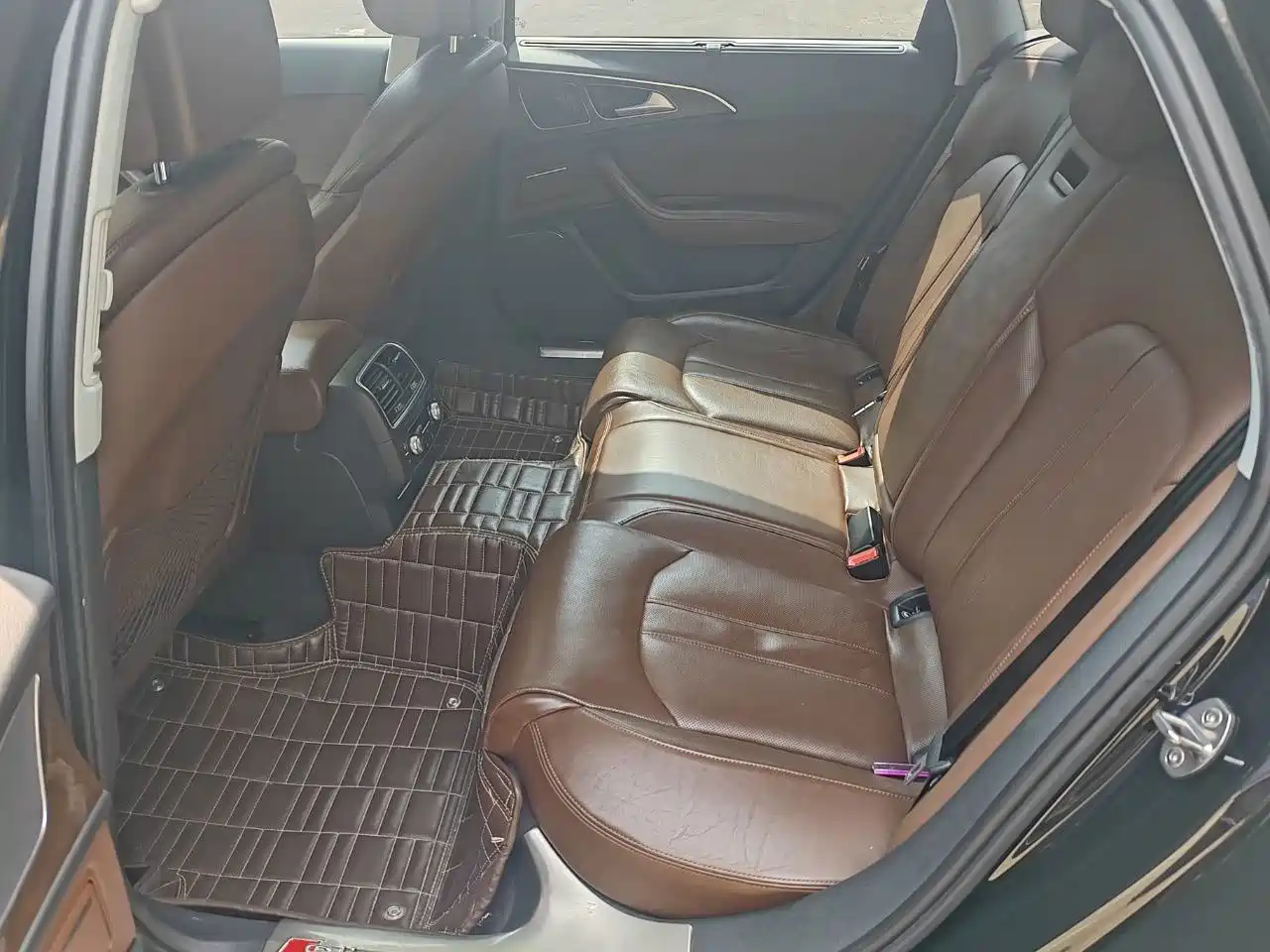 Фото 4 - Audi A6L