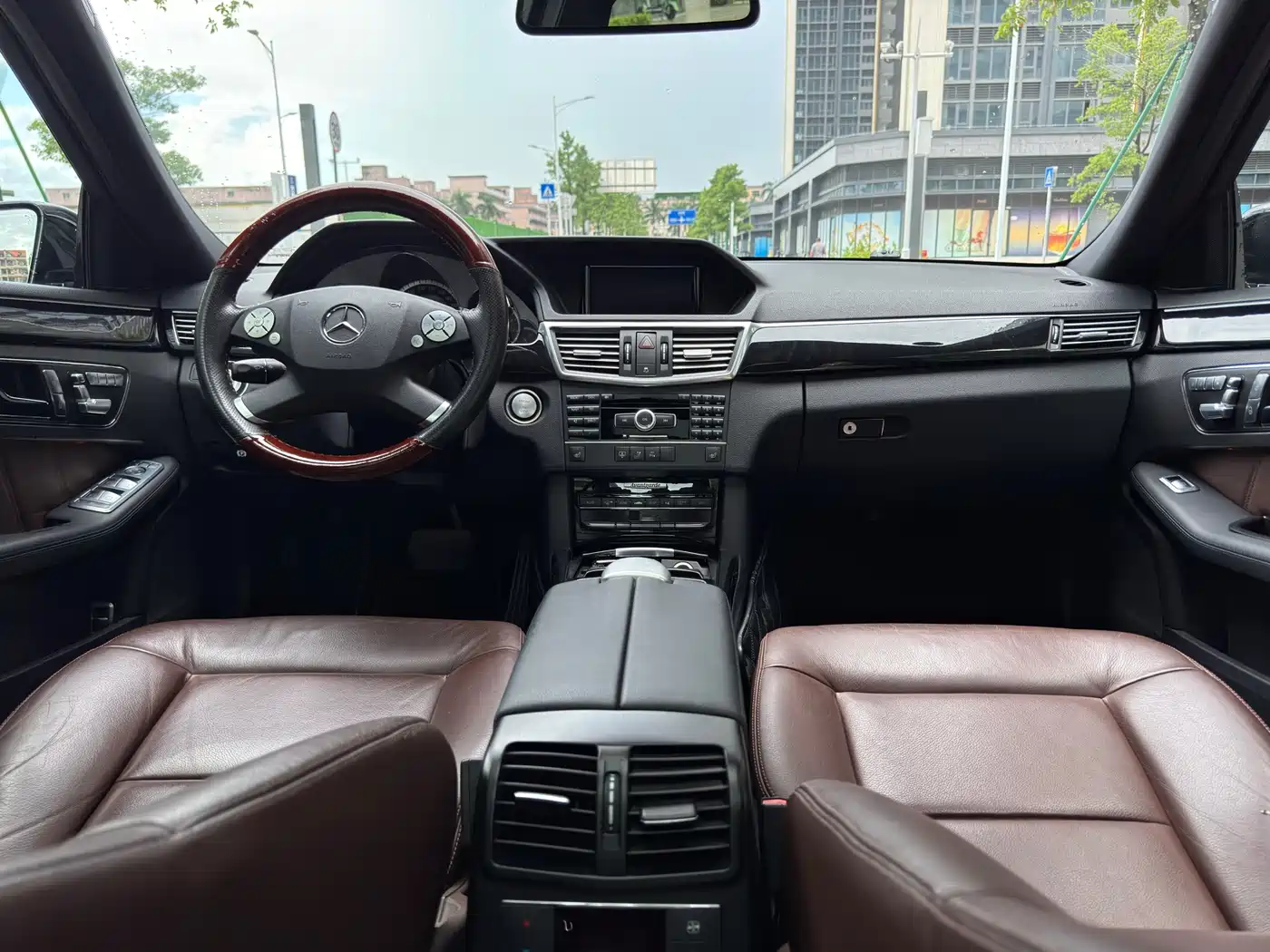 Mercedes-Benz E-Class 2011 E 300 L Elegance фото 9