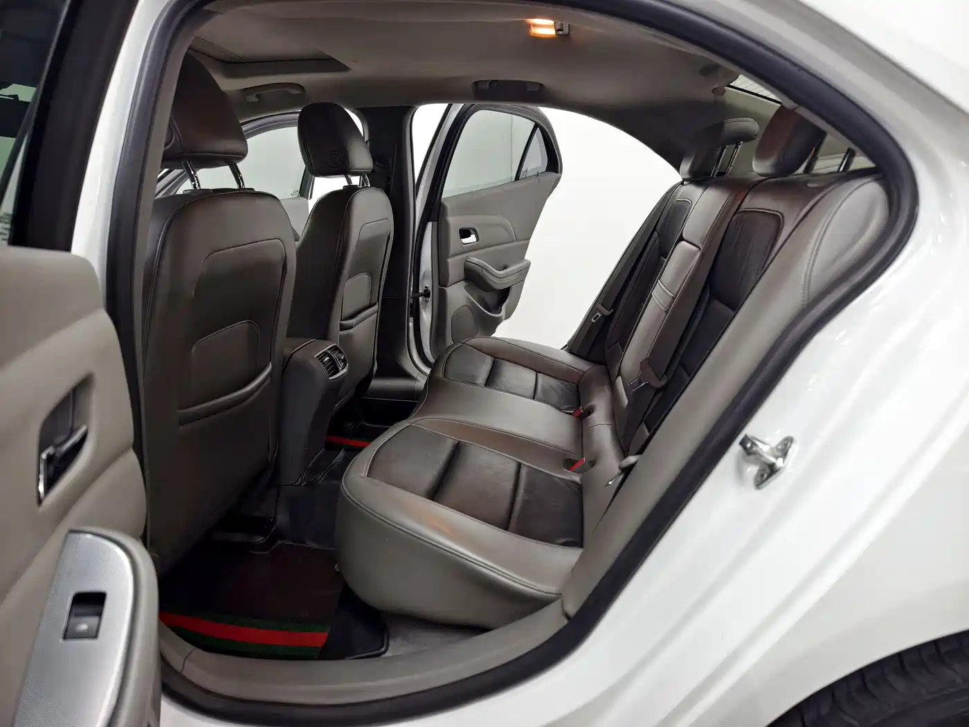 Chevrolet Malibu 2014 2.0L Automatic Luxury фото 13