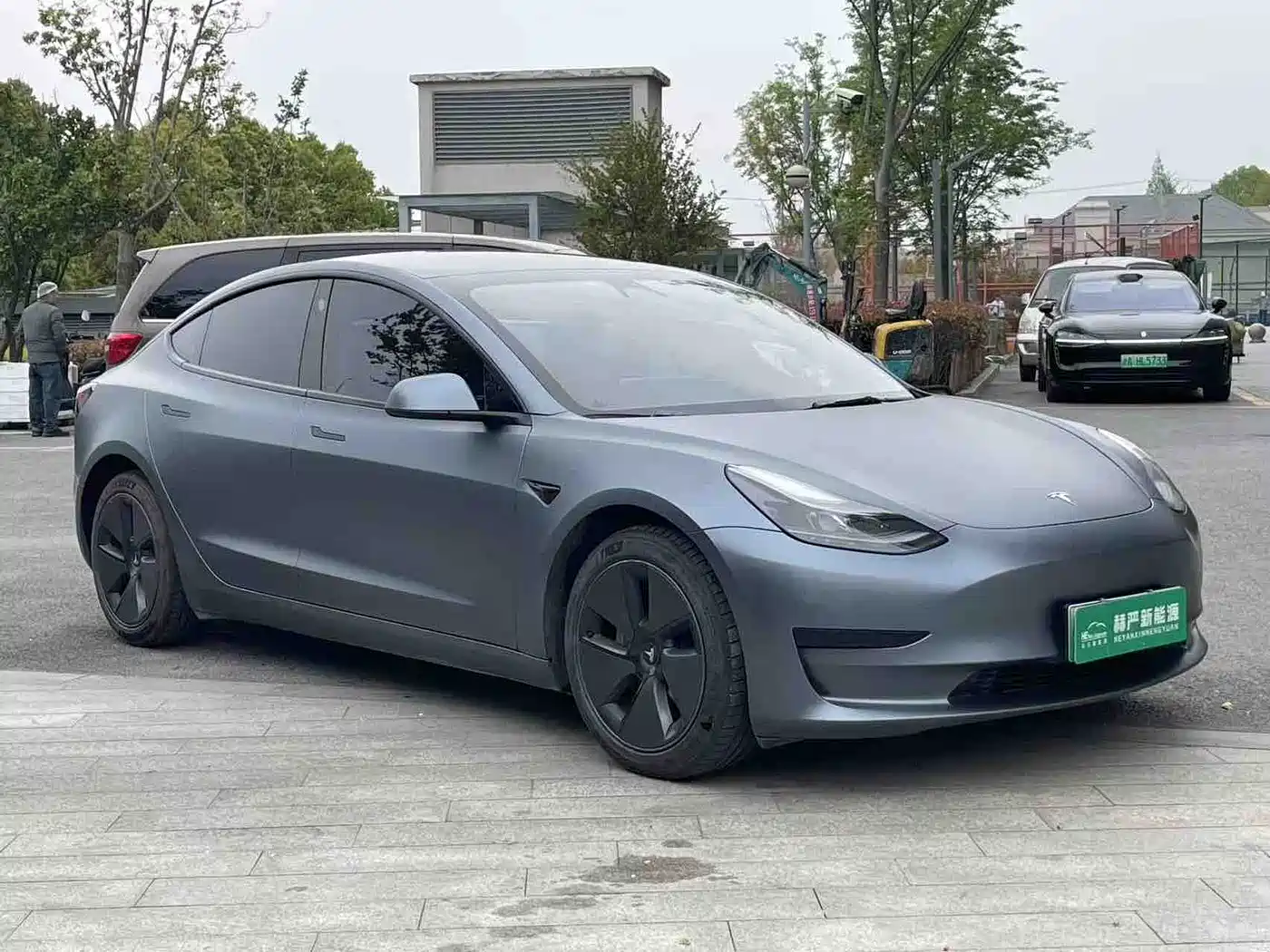 TESLA MODEL 3