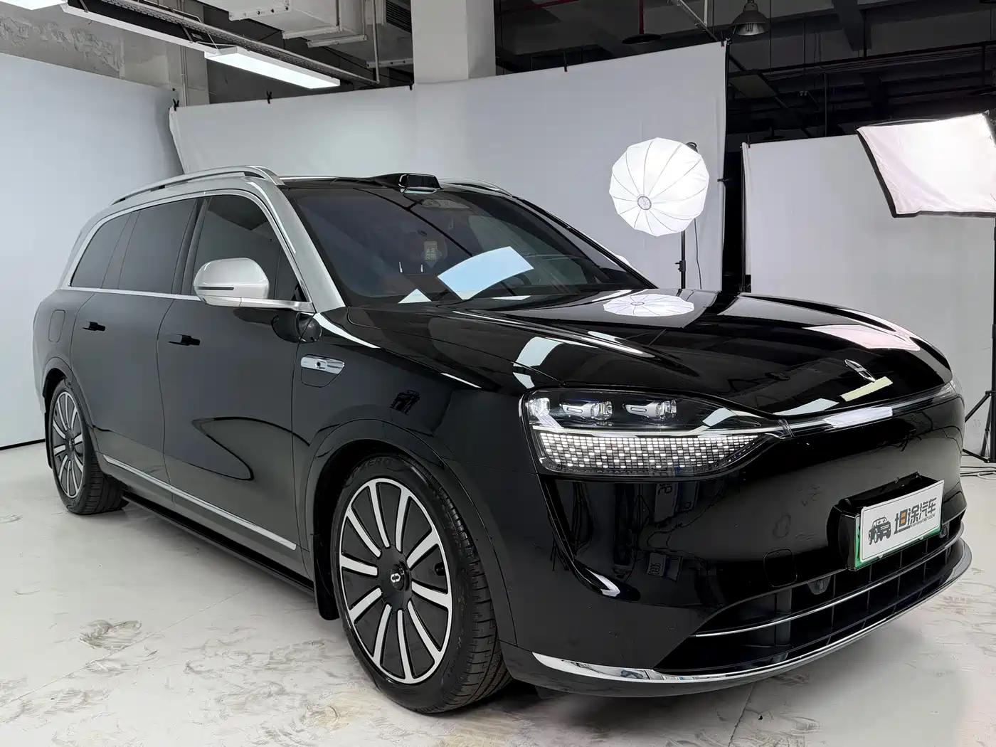 AITO Wenjie AITO M9 2024 Range Extender Max Edition 42kWh 6-seater фото 3
