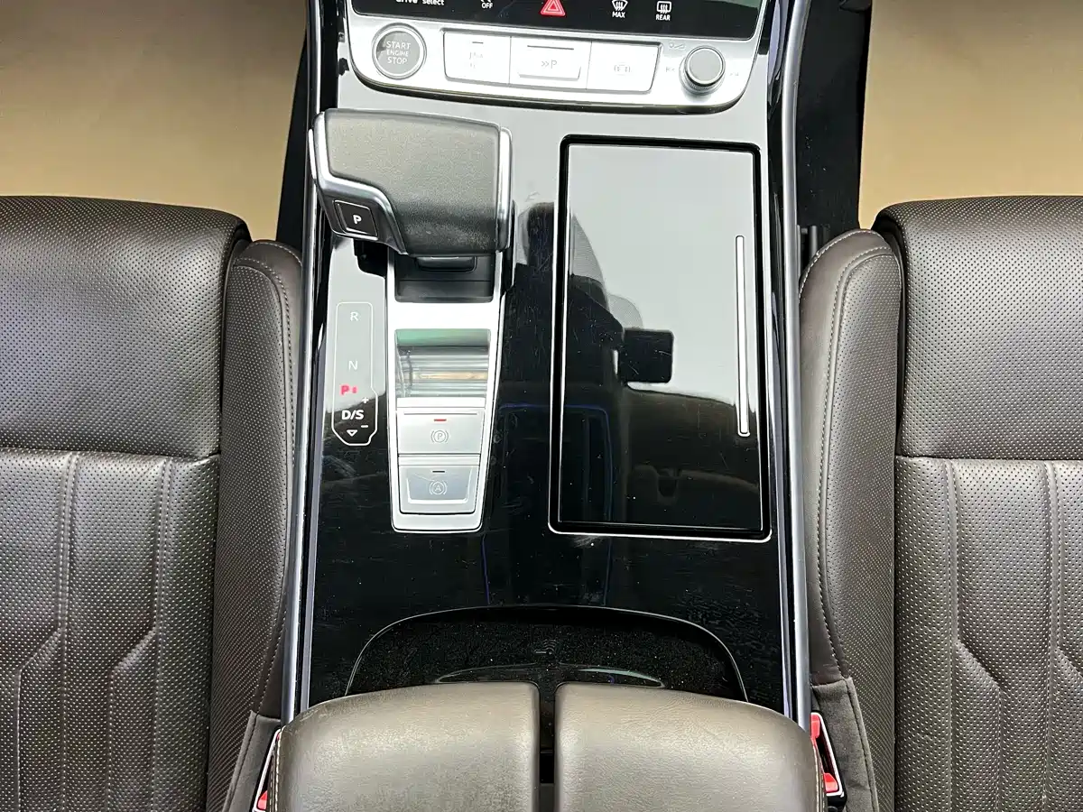 Audi A8 2021 A8L 55 TFSI quattro Premium фото 26