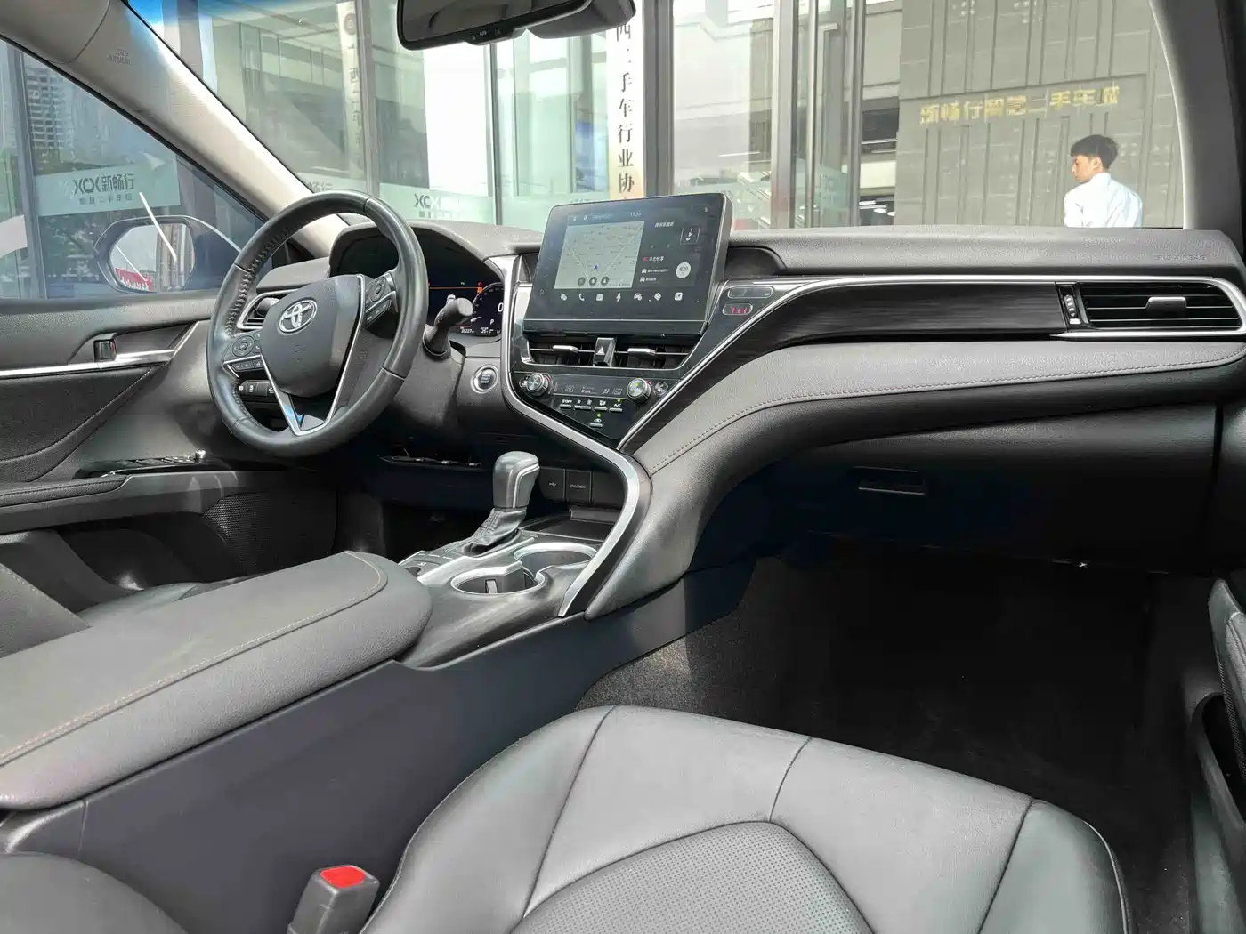 Toyota Camry 2023 2.5G Luxury Edition фото 16