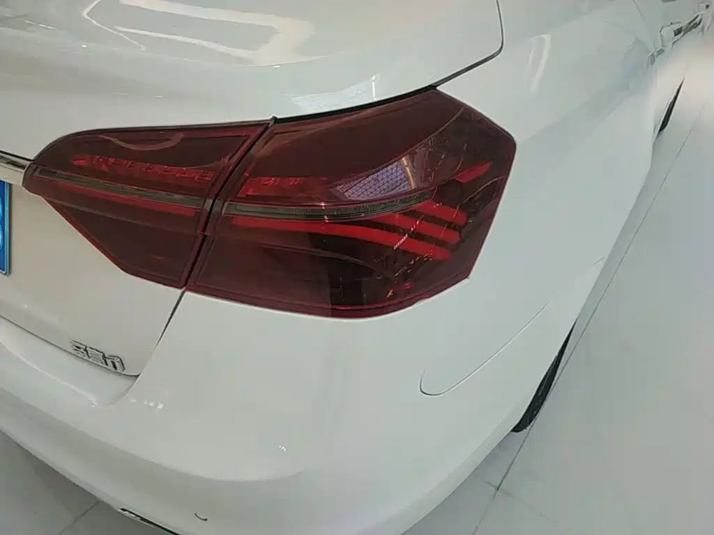 Фото 8 - Geely Emgrand
