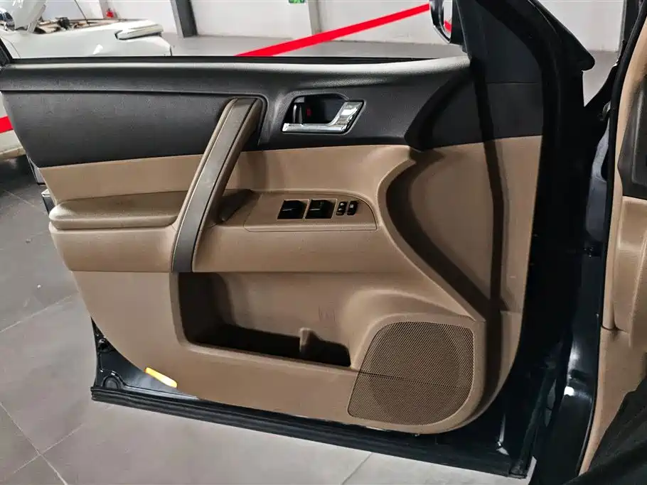 Toyota Highlander 2012 2.7L 2WD 7-Seater Luxury Edition фото 7