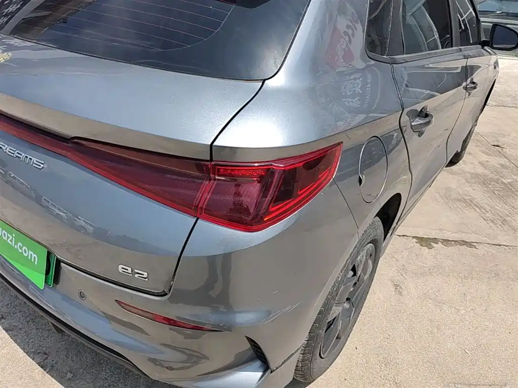 BYD E2