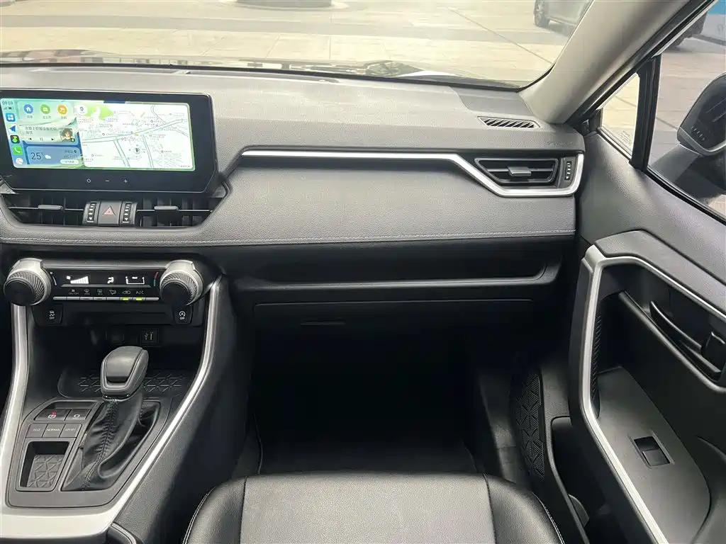 Toyota Wildlander 2023 2.0L CVT FWD LE фото 31