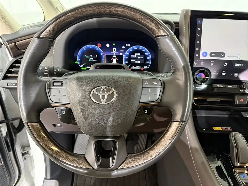 Toyota Alphard 2024 Hybrid 2.5L Ultimate Enjoyment Edition фото 12