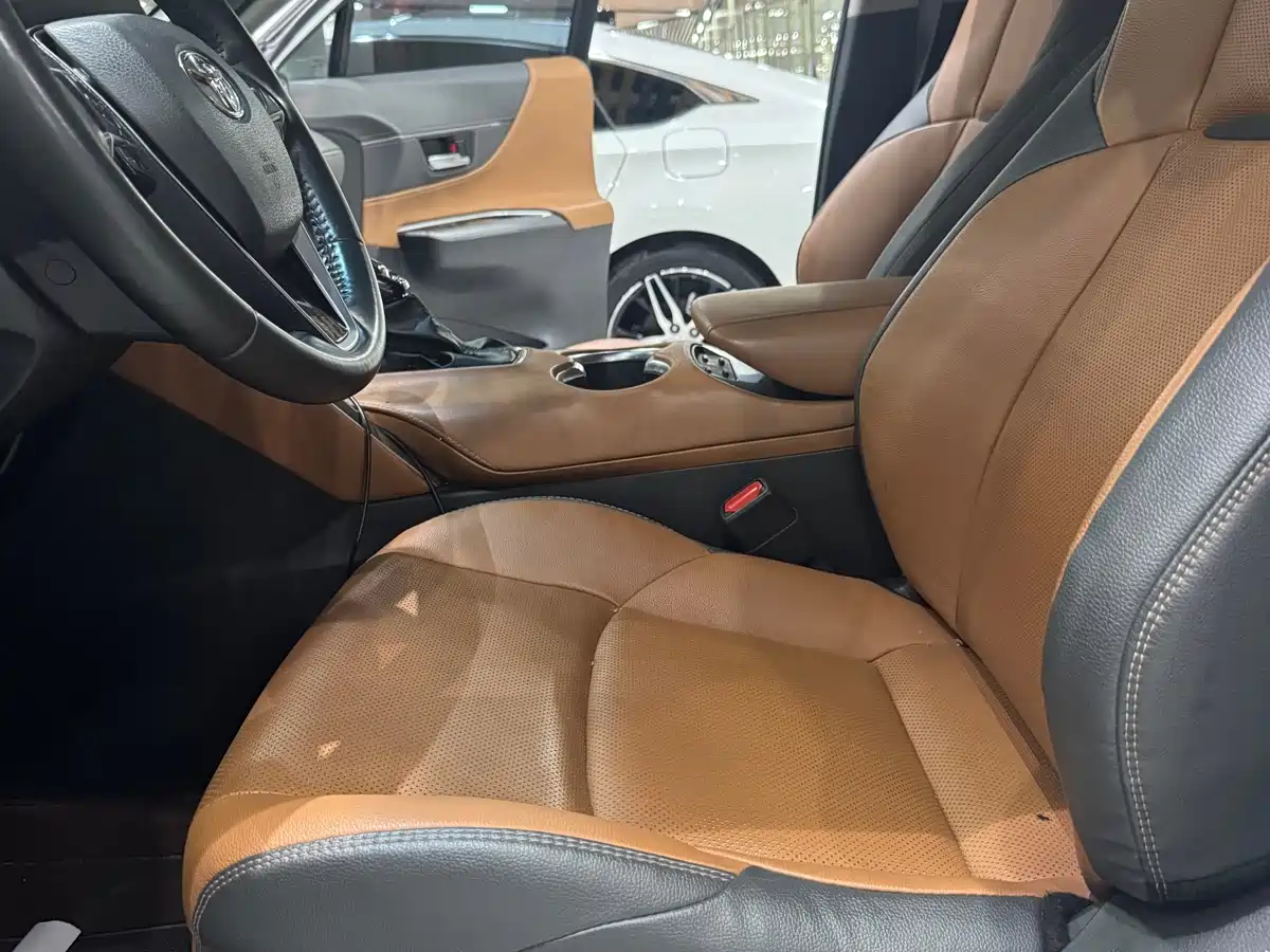 Toyota Venza 2022 2.0L CVT 2WD Premium фото 13