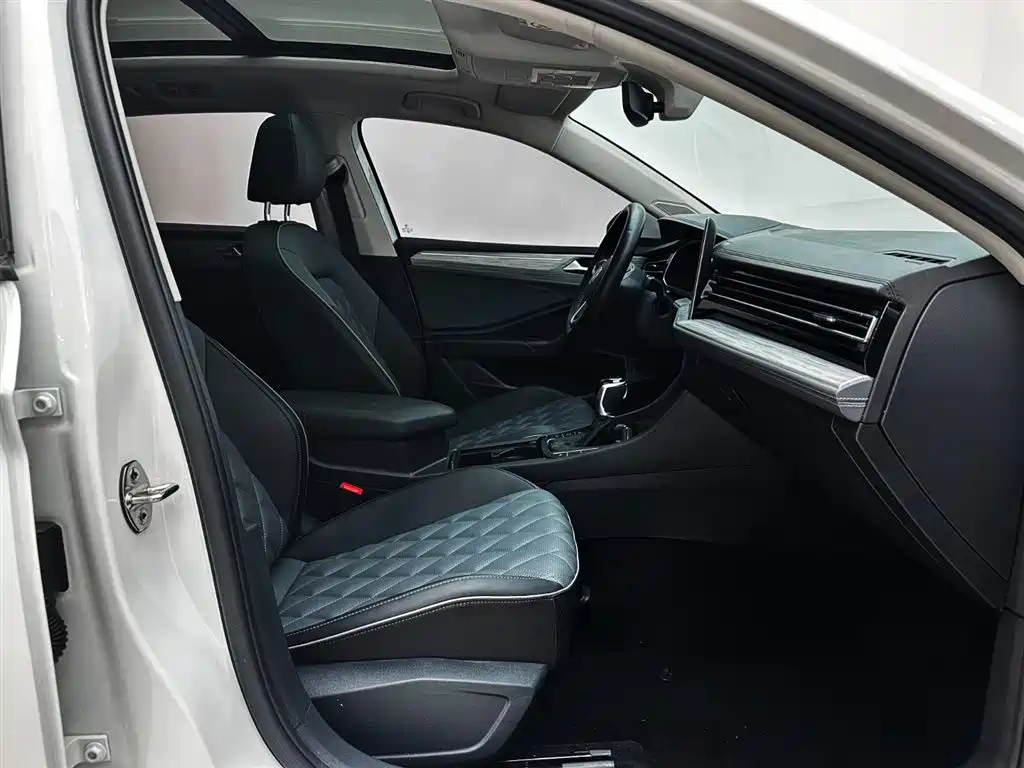 Volkswagen Sagitar 2023 Model Year 280TSI DSG Surpass Edition фото 20