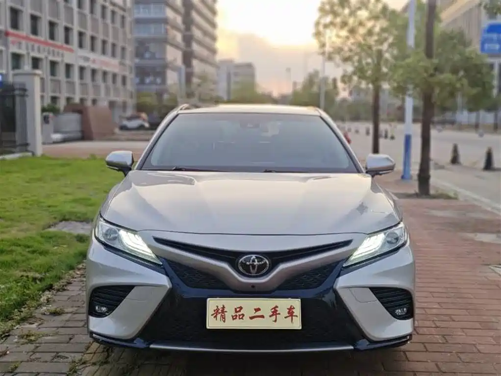 Toyota Camry 2018 2.5G Luxury Edition фото 2
