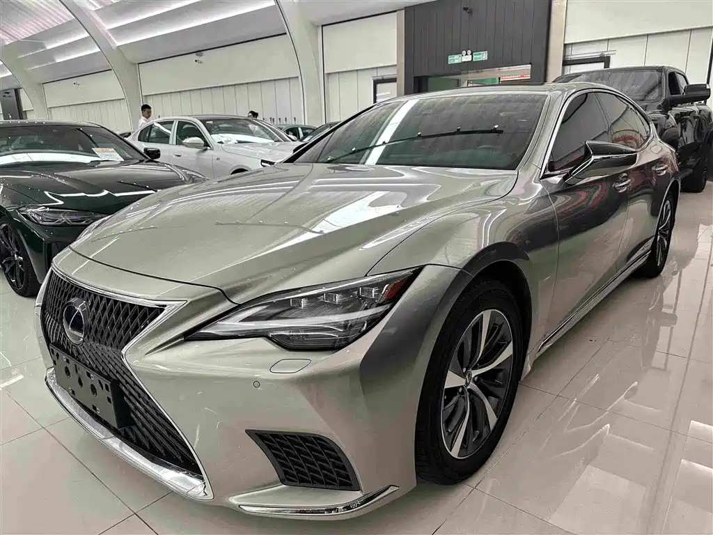 Фото 1 - Lexus LS