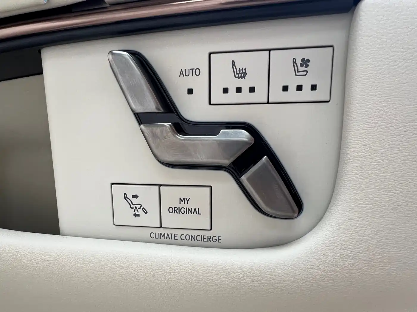 Lexus LM 2025 Model 500h Six-Seater Prestige Edition фото 21