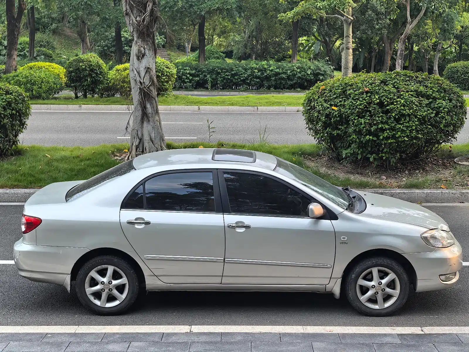 Photo 16 - Toyota Corolla