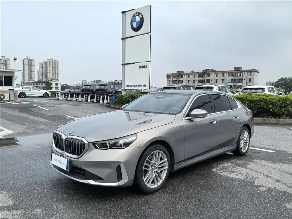 BMW 5 Series 2024 525Li Luxury Package