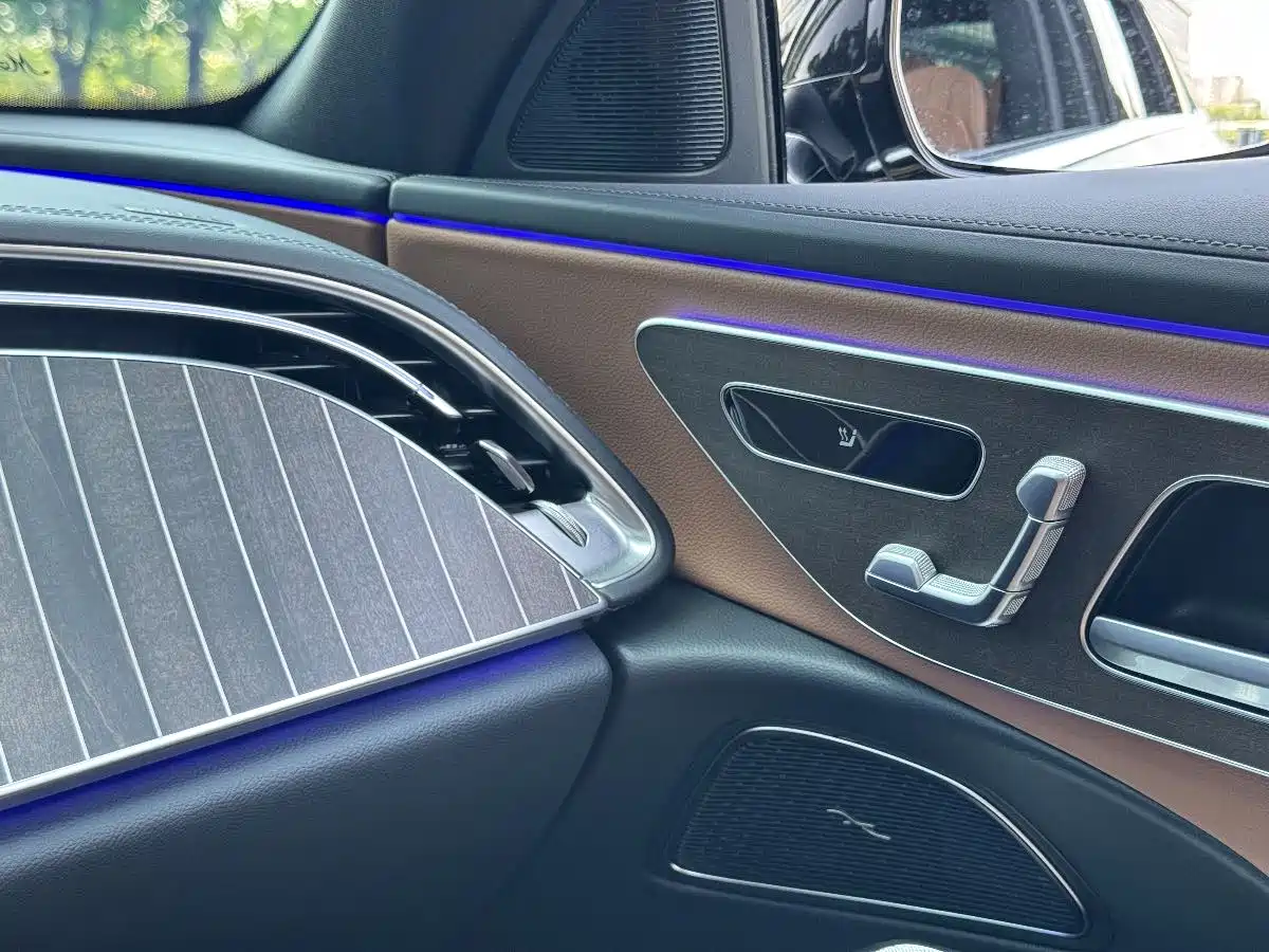 Mercedes-Benz E-Class 2024 E 300 L Fashion фото 14