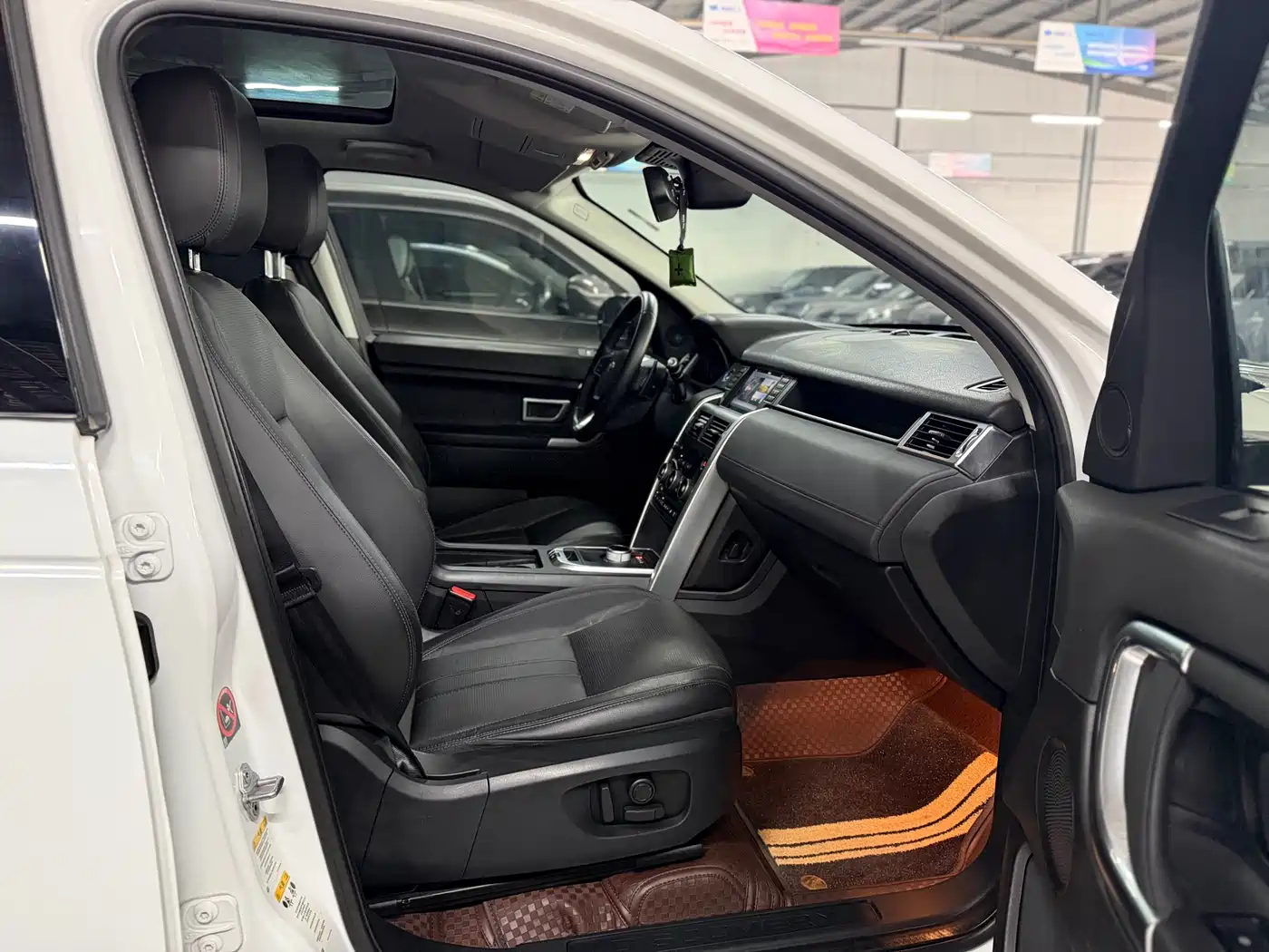 Land Rover Discovery Sport 2016 2.0T SE фото 13