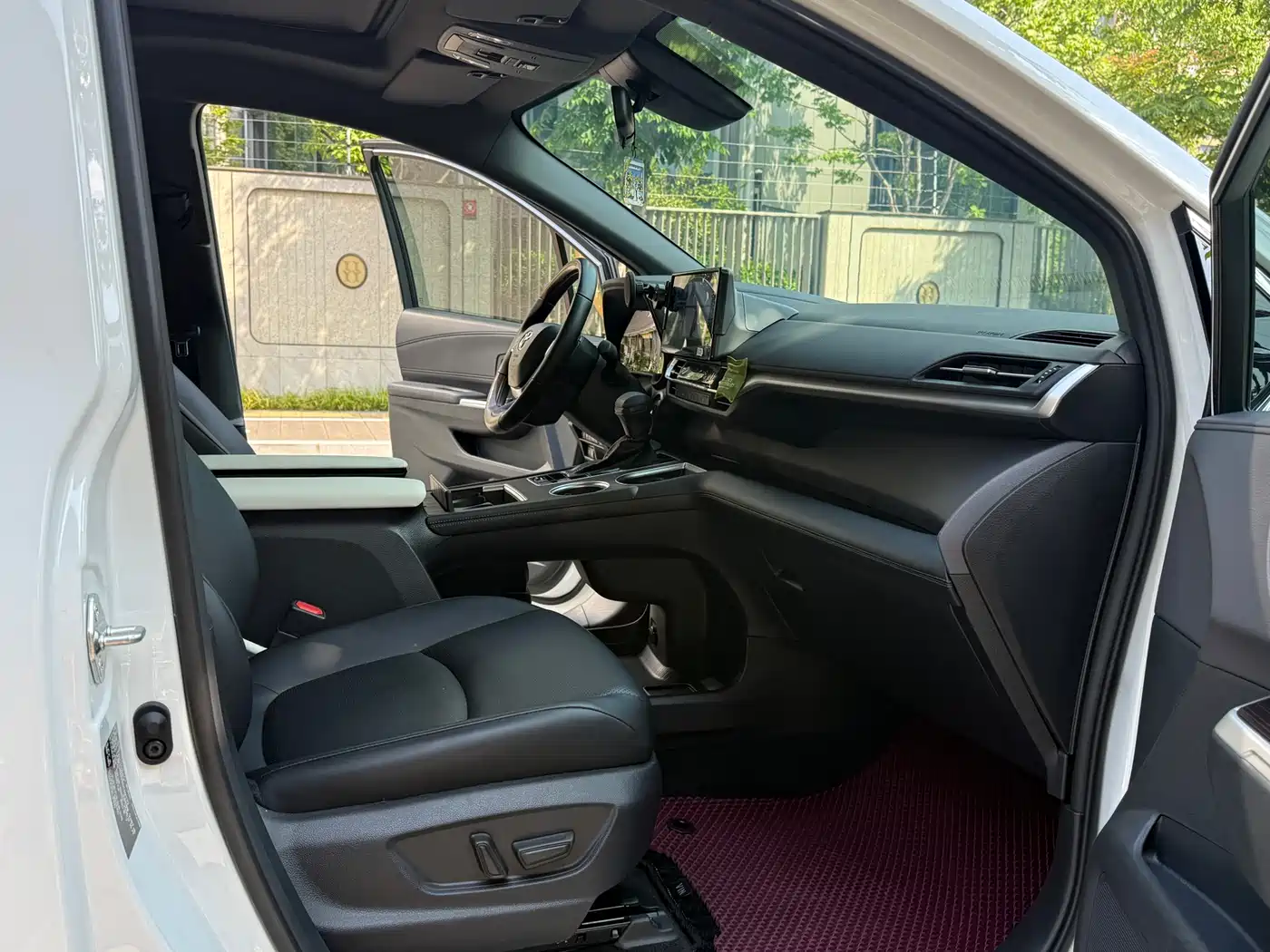 Toyota Granvia 2024 2.5L Hybrid Comfort фото 7