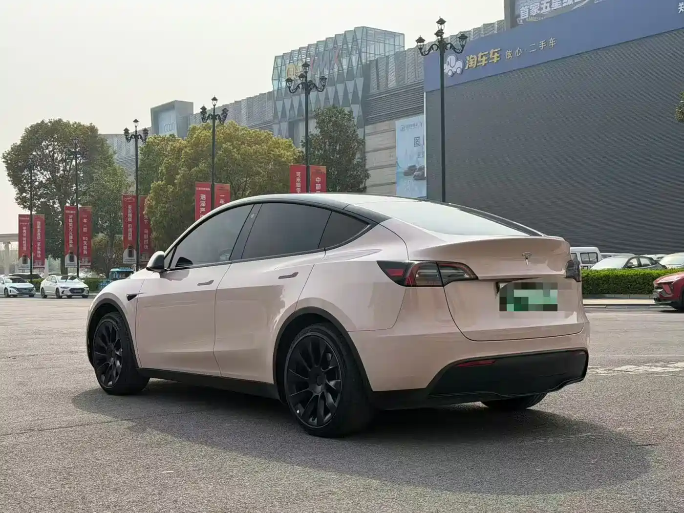 TESLA MODEL Y