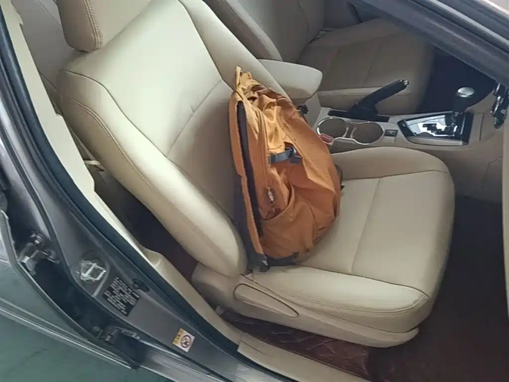 Toyota Corolla 2014 1.6L CVT GL-i фото 25