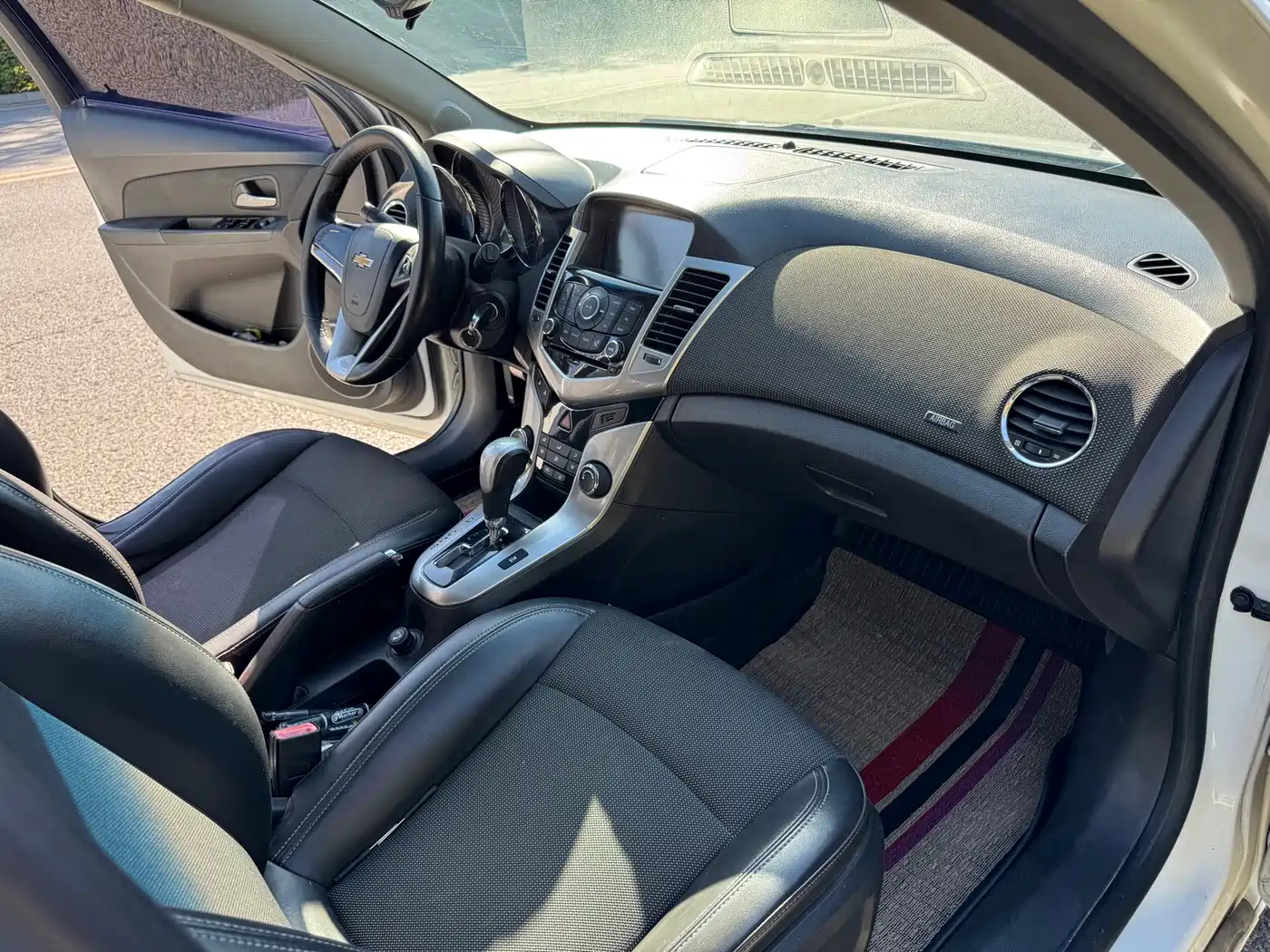 Chevrolet Cruze 2013 Hatchback 1.6T Automatic Flagship фото 9