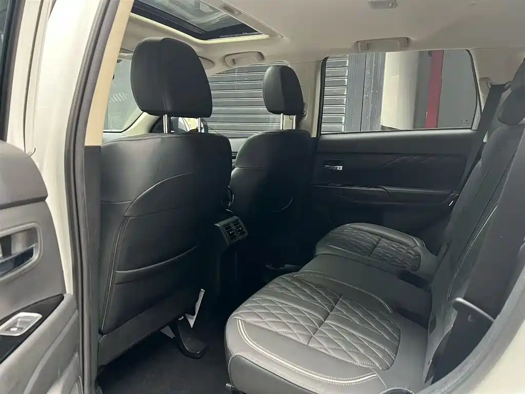 MITSUBISHI OUTLANDER