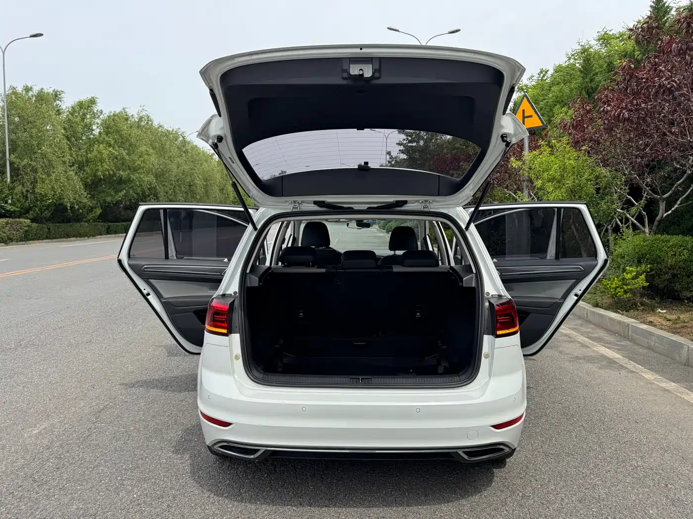 Volkswagen Golf Sportsvan 2019 280TSI Automatic Voyager China V фото 26