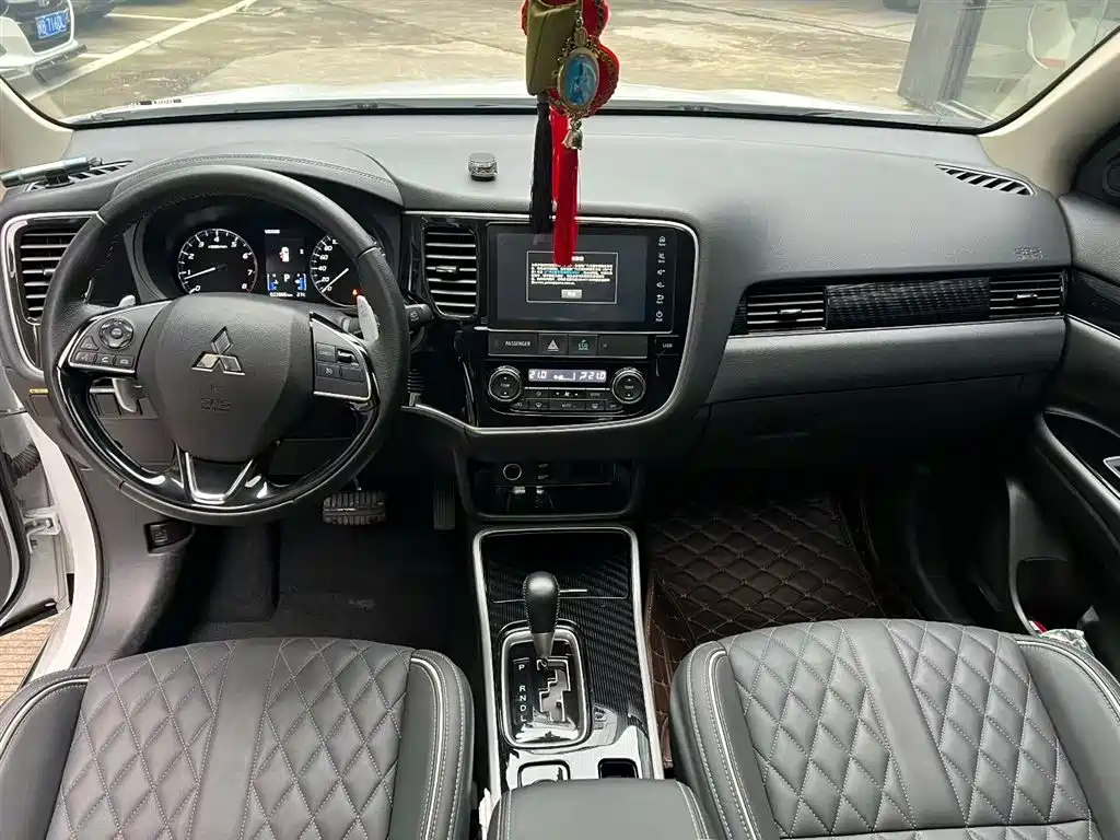 MITSUBISHI OUTLANDER