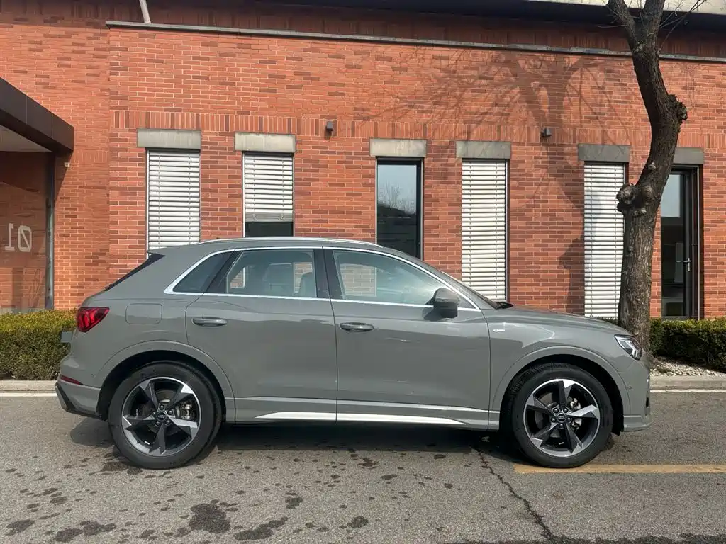 Audi Q3 2024 35 TFSI Fashion Sport фото 3