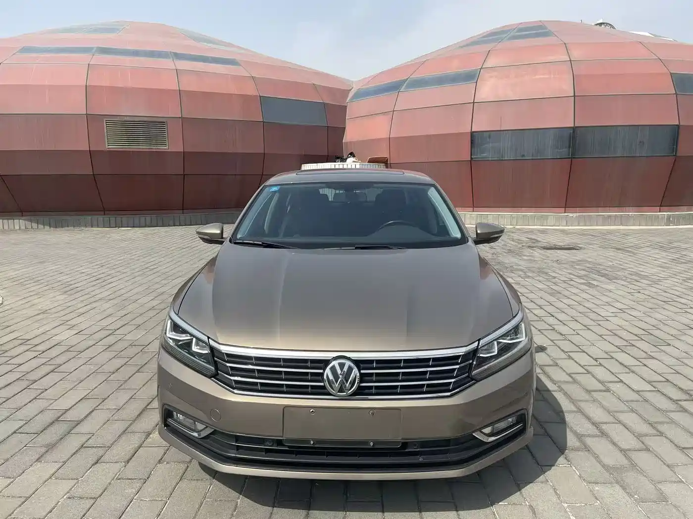 Volkswagen Passat 2016 330TSI DSG Honor Edition фото 2