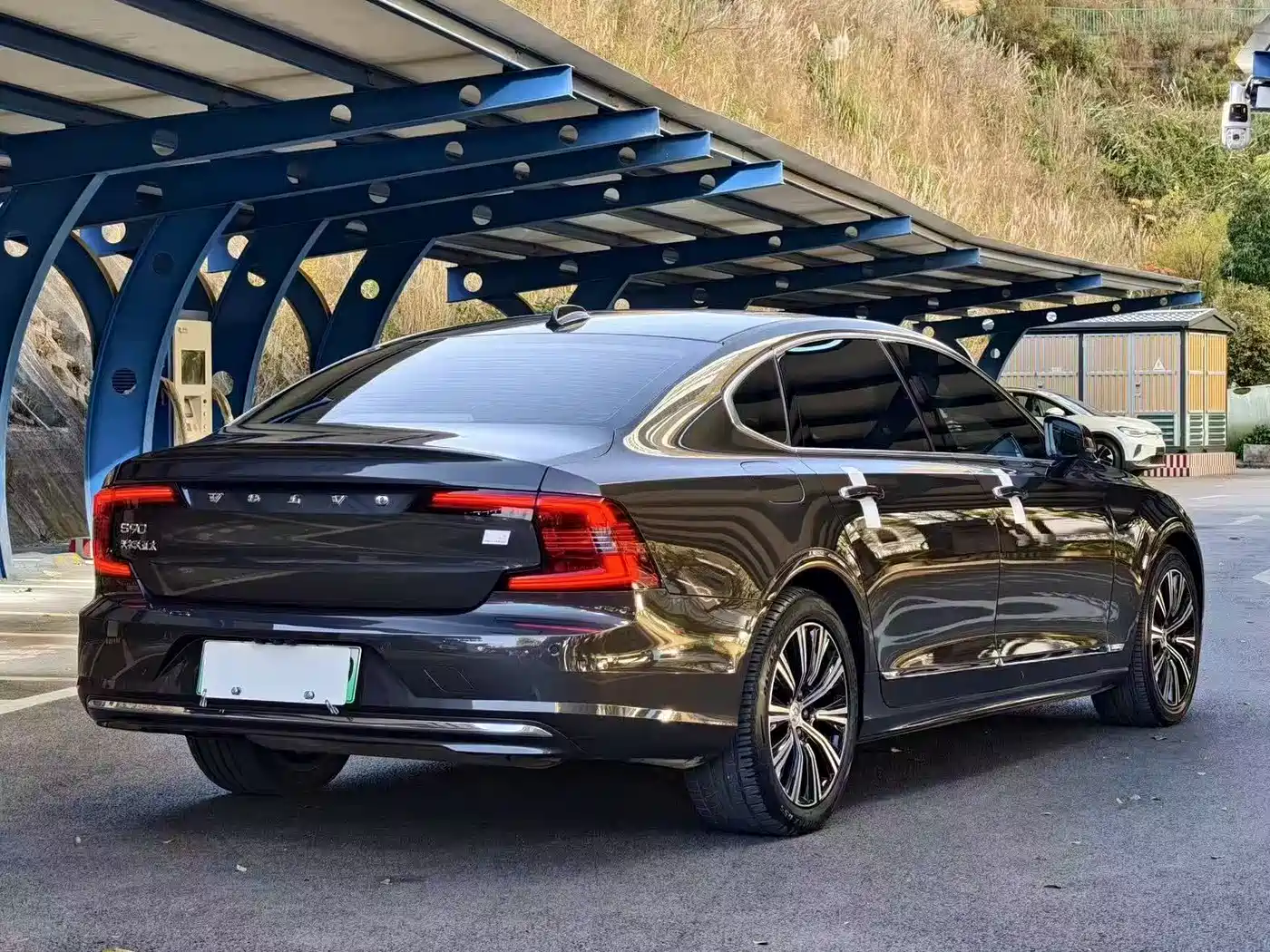 VOLVO S90 PLUG-IN HYBRID