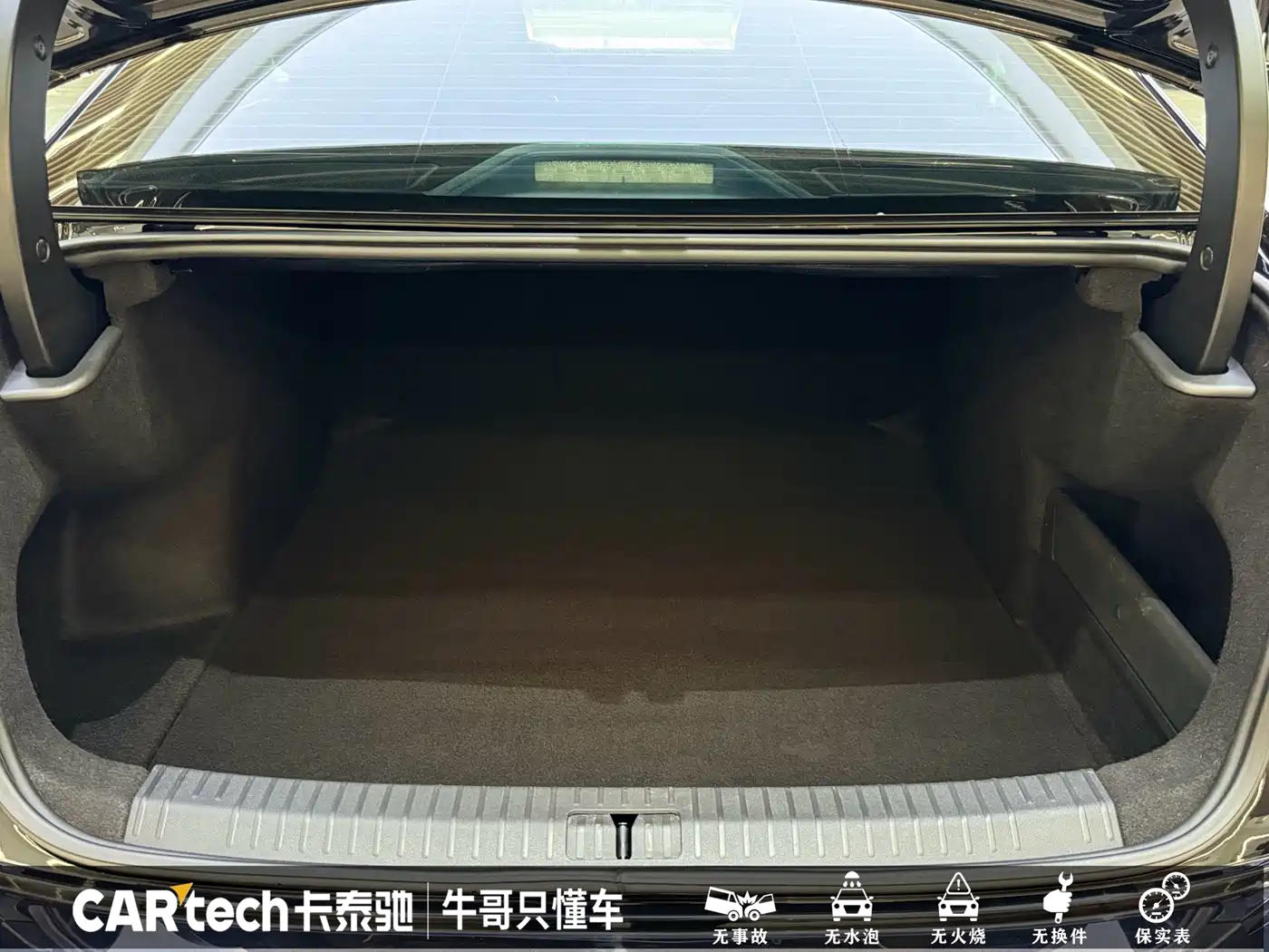 Volkswagen Passat 2023 330TSI Starlight Elite Edition фото 19