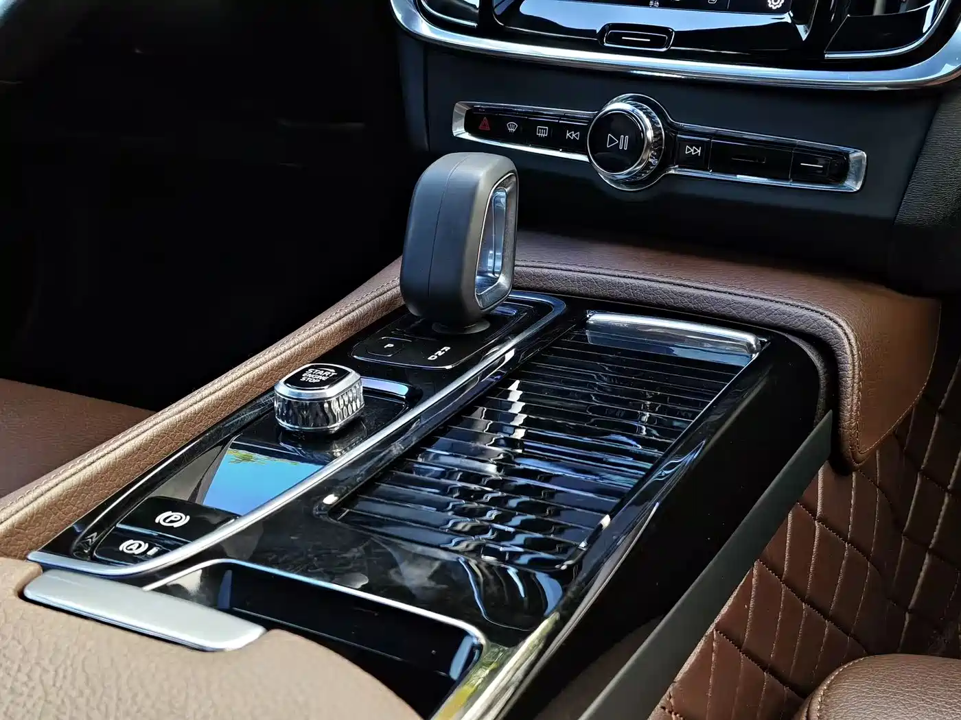 VOLVO S90 PLUG-IN HYBRID