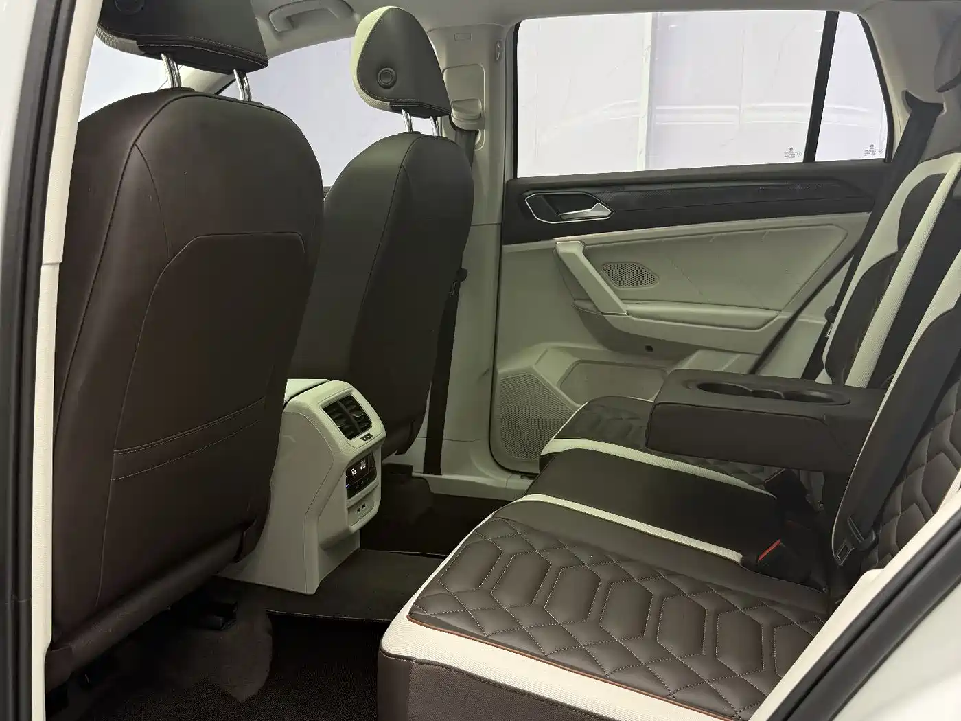Volkswagen Tayron 2023 280TSI 2WD Luxury Plus Advanced Edition фото 18