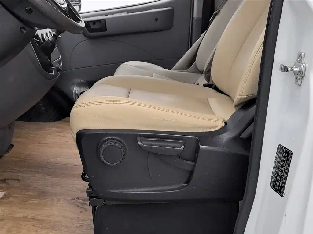 SAIC Maxus Xintu V80 2018 2.5T 6-speed manual Aoyuntong modified short wheelbase ultra-low roof 5-6-seater фото 20