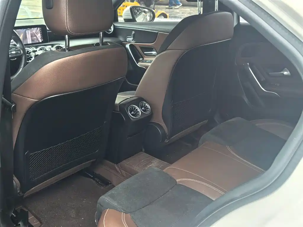 Mercedes-Benz A-Class 2019 A 200 L Sport Sedan фото 6